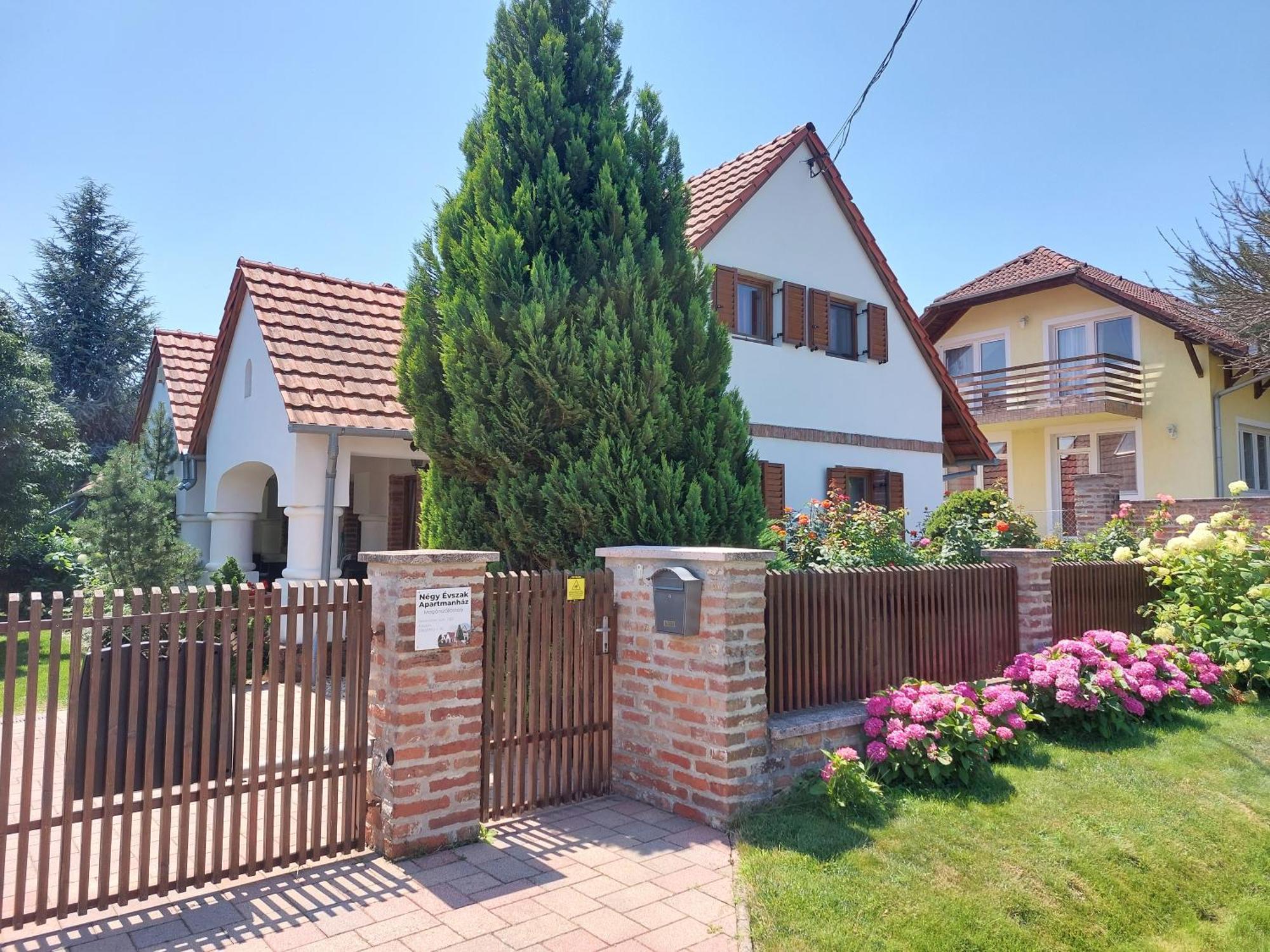 Negy Evszak Apartmanhaz Залакарош Екстер'єр фото